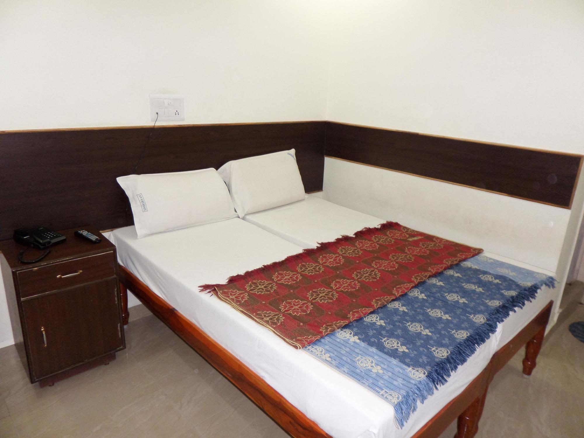 Hotel Sahasra Residency Tirupati Eksteriør bilde