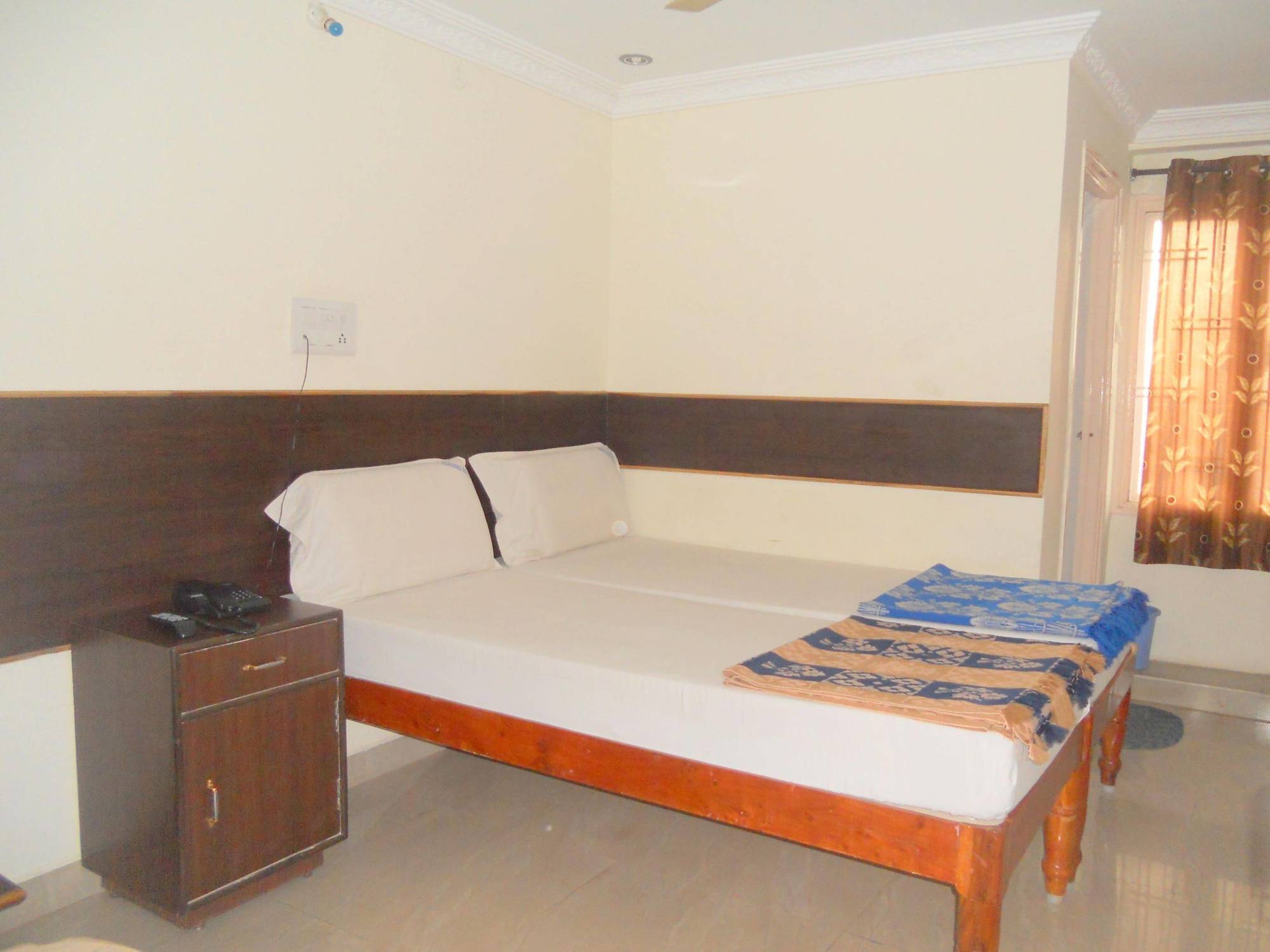 Hotel Sahasra Residency Tirupati Eksteriør bilde